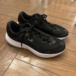 Nike React Escape Run women’s 8.5 black on black with white sole running shoe